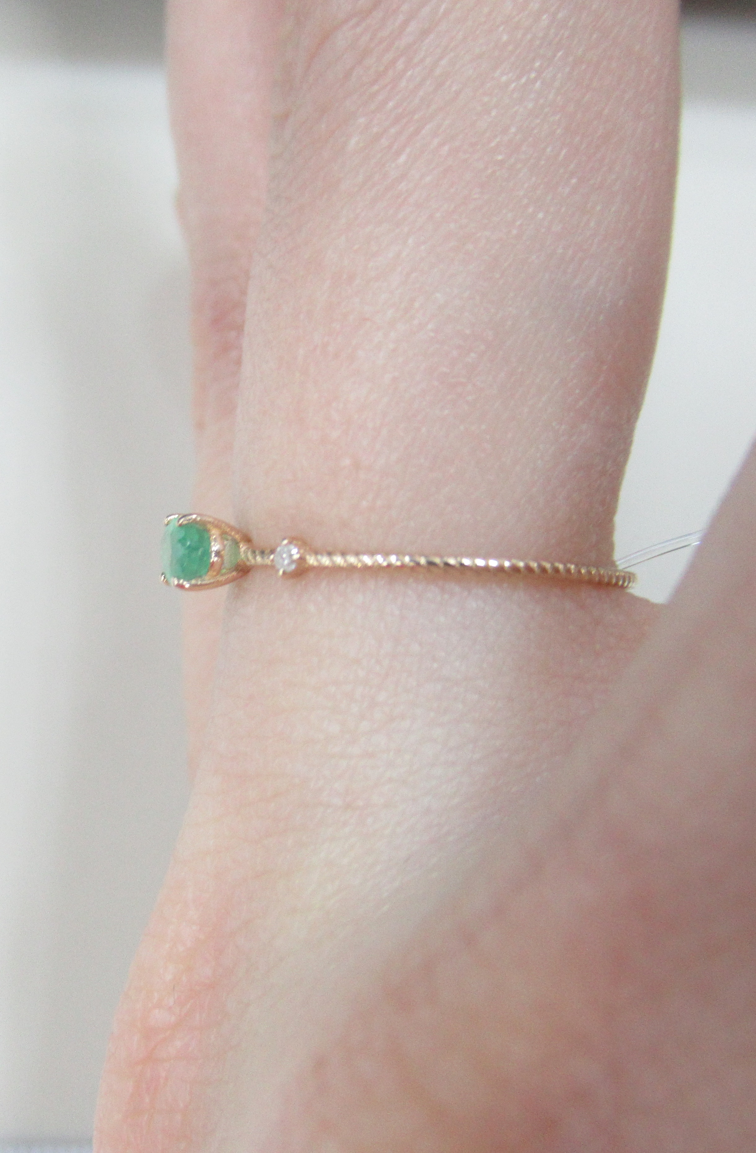 Кольцо из золота с изумрудом